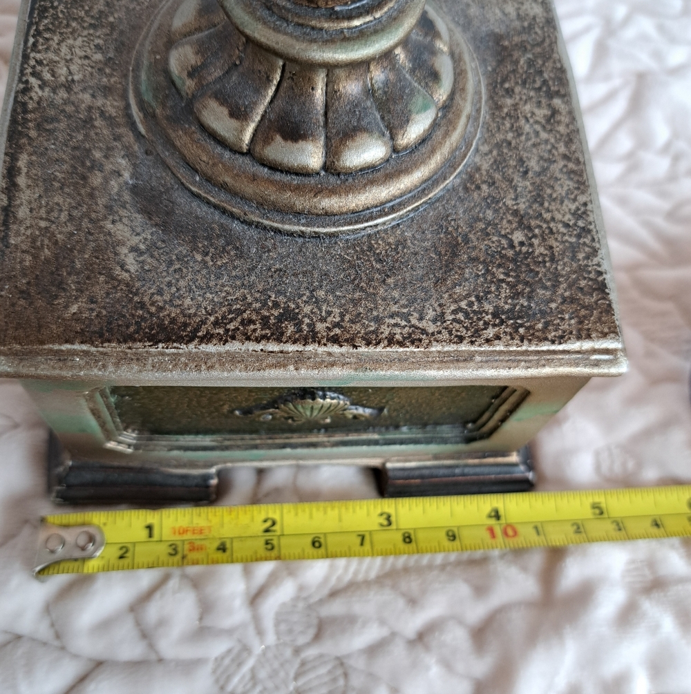 Vintage or antique-style decorative  shell dish on a pedestal Possibly Resin - Picture 8 of 9